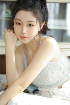 《年轻的女教师》
